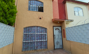 CASA CON EXCELENTE UBICACION Y CON ACCESOS RAPIDOS A 10 MINUTOS DEL CENTRO DE TOLUCA