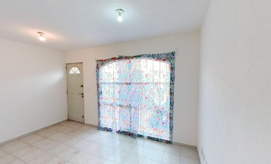 CASA CON EXCELENTE UBICACION Y CON ACCESOS RAPIDOS A 10 MINUTOS DEL CENTRO DE TOLUCA