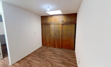 CASA CON EXCELENTE UBICACION Y CON ACCESOS RAPIDOS A 10 MINUTOS DEL CENTRO DE TOLUCA