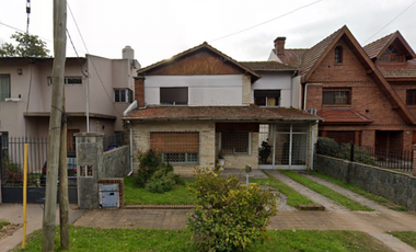 NUEVO VALOR !!! GRAN CASA CON PARQUE A METROS DE AV. JAURETCHE Y CENTRO DE HURLINGHAM