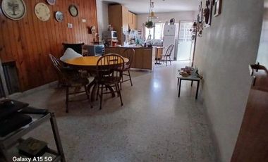 NUEVO VALOR !!! GRAN CASA CON PARQUE A METROS DE AV. JAURETCHE Y CENTRO DE HURLINGHAM