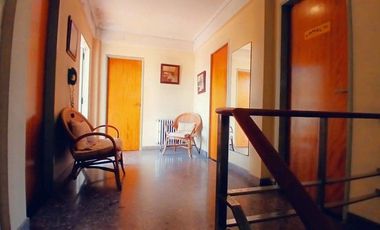 NUEVO VALOR !!! GRAN CASA CON PARQUE A METROS DE AV. JAURETCHE Y CENTRO DE HURLINGHAM