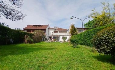 NUEVO VALOR !!! GRAN CASA CON PARQUE A METROS DE AV. JAURETCHE Y CENTRO DE HURLINGHAM