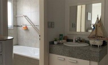 Casa en complejo cerrado Hurlingham centro