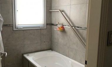 Casa en complejo cerrado Hurlingham centro