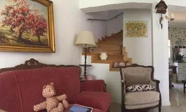 Casa en complejo cerrado Hurlingham centro