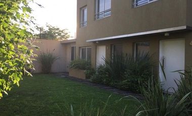 Casa en complejo cerrado Hurlingham centro