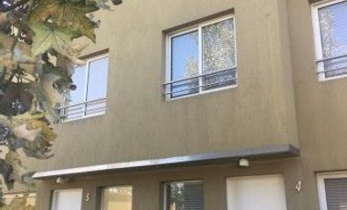 Casa en complejo cerrado Hurlingham centro