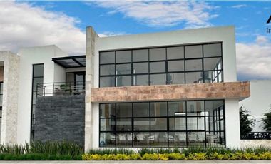 Casa en venta en Juriquilla, Querétaro 🏡✨ 3 Recámaras | 2.5 Baños | Cochera para 2 Autos