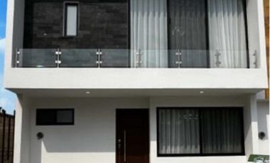 Casa en venta en Juriquilla, Querétaro 🏡✨ 3 Recámaras | 2.5 Baños | Cochera para 2 Autos