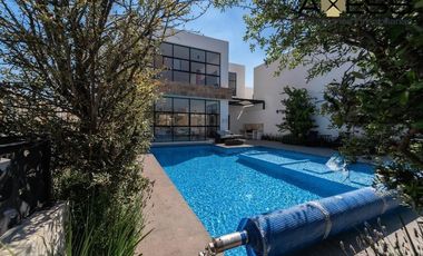 Casa en venta en Juriquilla, Querétaro 🏡✨ 3 Recámaras | 2.5 Baños | Cochera para 2 Autos