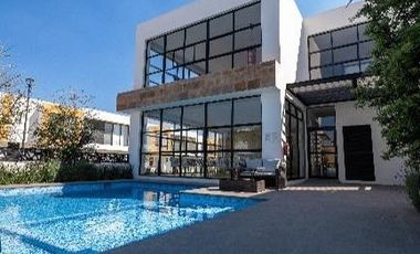 Casa en venta en Juriquilla, Querétaro 🏡✨ 3 Recámaras | 2.5 Baños | Cochera para 2 Autos