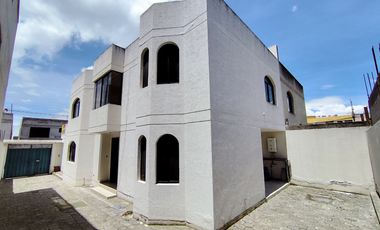🏠 CASA INDEPENDIENTE CON LOCAL COMERCIAL. - 2 PISOS CON TERRAZA - CRÉDITO VIP. (Barrio La Pradera - Bellavista-Calderón)