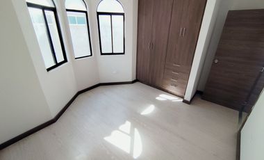 🏠 CASA INDEPENDIENTE CON LOCAL COMERCIAL. - 2 PISOS CON TERRAZA - CRÉDITO VIP. (Barrio La Pradera - Bellavista-Calderón)