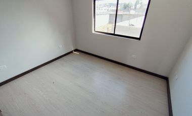 🏠 CASA INDEPENDIENTE CON LOCAL COMERCIAL. - 2 PISOS CON TERRAZA - CRÉDITO VIP. (Barrio La Pradera - Bellavista-Calderón)