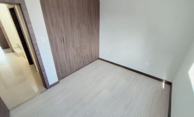 🏠 CASA INDEPENDIENTE CON LOCAL COMERCIAL. - 2 PISOS CON TERRAZA - CRÉDITO VIP. (Barrio La Pradera - Bellavista-Calderón)
