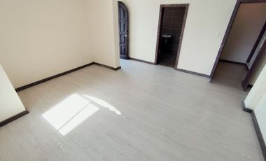 🏠 CASA INDEPENDIENTE CON LOCAL COMERCIAL. - 2 PISOS CON TERRAZA - CRÉDITO VIP. (Barrio La Pradera - Bellavista-Calderón)