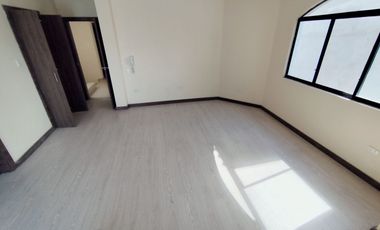 🏠 CASA INDEPENDIENTE CON LOCAL COMERCIAL. - 2 PISOS CON TERRAZA - CRÉDITO VIP. (Barrio La Pradera - Bellavista-Calderón)
