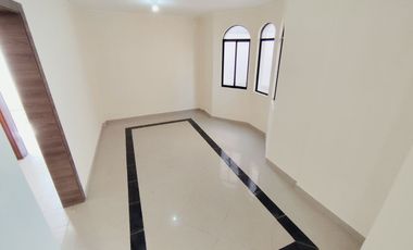 🏠 CASA INDEPENDIENTE CON LOCAL COMERCIAL. - 2 PISOS CON TERRAZA - CRÉDITO VIP. (Barrio La Pradera - Bellavista-Calderón)
