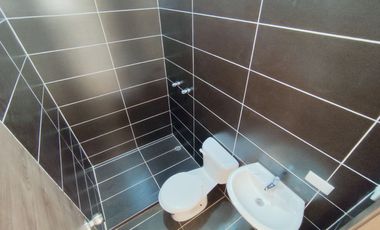 🏠 CASA INDEPENDIENTE CON LOCAL COMERCIAL. - 2 PISOS CON TERRAZA - CRÉDITO VIP. (Barrio La Pradera - Bellavista-Calderón)