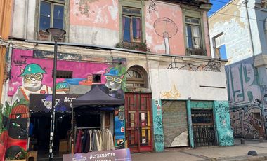 Vendemos Amplio terreno con uso comercial en el corazon de Valparaiso 1100 m2 Construidos, Valparaíso