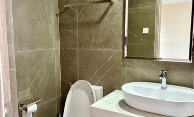 City Hub condo for long term lease