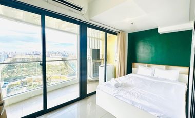 For Lease: 2-br, 56-sqm Condo with Okada View in Parañaque