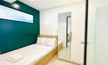 For Lease: 2-br, 56-sqm Condo with Okada View in Parañaque