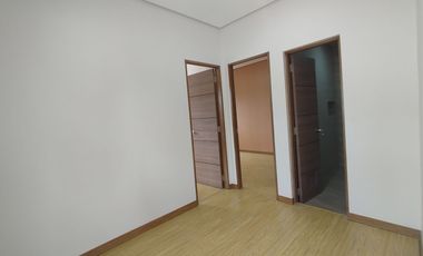 House and Lot Duplex for Sale in UPS V Village Paranaque w/3 bedrooms - JB