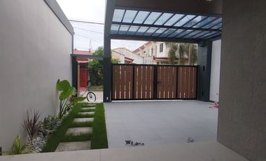 House and Lot Duplex for Sale in UPS V Village Paranaque w/3 bedrooms - JB