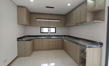 House and Lot Duplex for Sale in UPS V Village Paranaque w/3 bedrooms - JB