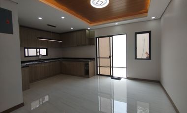 House and Lot Duplex for Sale in UPS V Village Paranaque w/3 bedrooms - JB