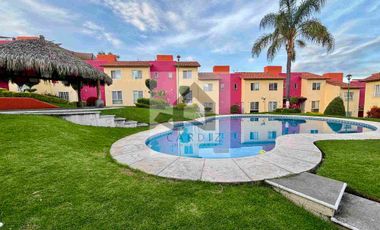 Casa en condominio con alberca y vigilancia