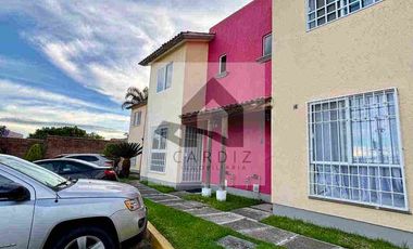 Casa en condominio con alberca y vigilancia