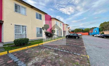 Casa en condominio con alberca y vigilancia