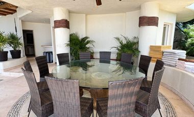 Hermosa Villa en residencial La Cima. Con la mejor vista del puerto de Acapulco.