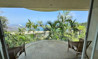 Hermosa Villa en residencial La Cima. Con la mejor vista del puerto de Acapulco.