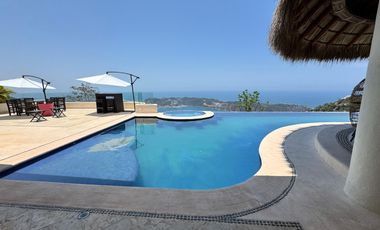 Hermosa Villa en residencial La Cima. Con la mejor vista del puerto de Acapulco.