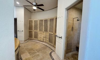 Hermosa Villa en residencial La Cima. Con la mejor vista del puerto de Acapulco.