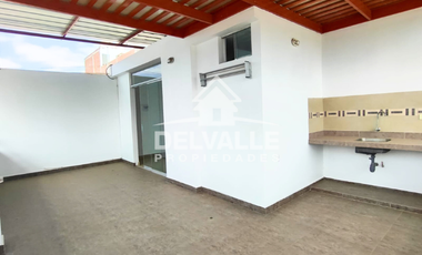 SE VENDE LINDA CASA DE OCASION EN MIRAFLORES COUNTRY CLUB