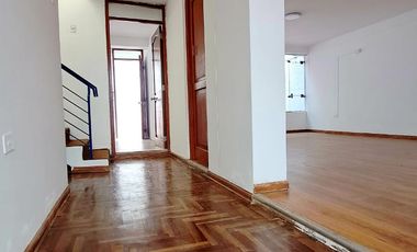 Se vende casa de 2 pisos en Santa Úrsula, Wanchaq – Cusco!