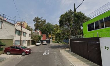 Casa en remate bancario en Jardín Balbuena, CDMX