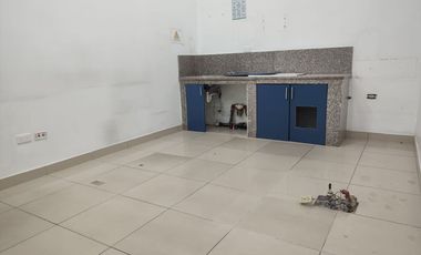 Local Comercial de alquiler en el Centro Comercial Big Outlets, 190 m2.