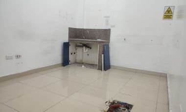 Local Comercial de alquiler en el Centro Comercial Big Outlets, 190 m2.