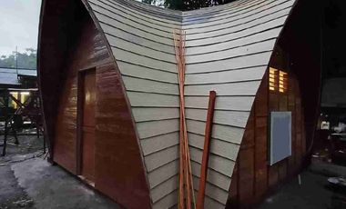 Glamping dengan View Bukit dan Laut, Full Furnished di Nusa Penida, Bali, Bisa Dimanajemenkan Dapat ROI