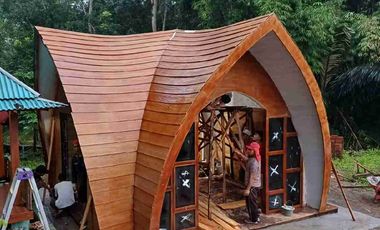 Glamping dengan View Bukit dan Laut, Full Furnished di Nusa Penida, Bali, Bisa Dimanajemenkan Dapat ROI