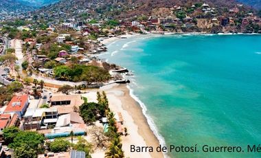 CASA A POCOS METROS DE PLAYA. BARRA DE POTOSÍ, GUERRERO.