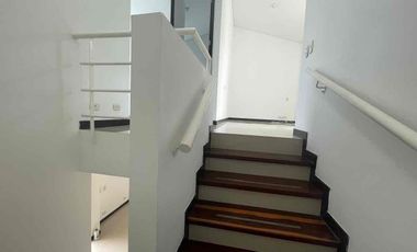 Se arrienda  de 2 pisos