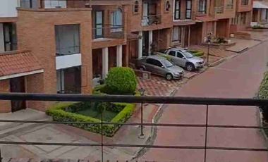 SE VENDE HERMOSA CASA EN FUSAGASUGA EXCELENTE UBICACIÓN.