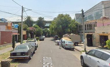 REMATO CASA  EN LOMAS ESTRELLA